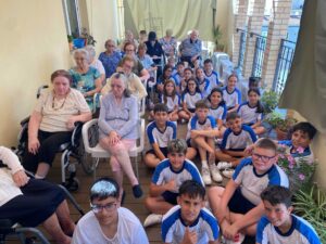 Residencia La Milagrosa - Alberic - Graduación Intergeneracional 6º Primaria 2025